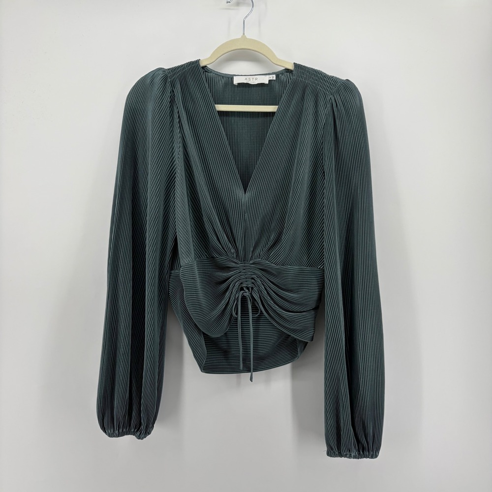 ASTR The Label Womens M Green Slate Pleated V-Neck Balloon Sleeve Cinch Top
